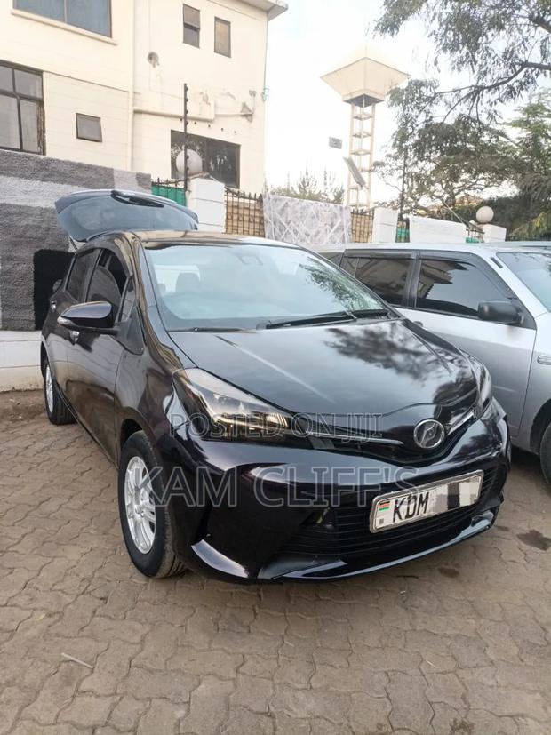 Toyota Vitz 2016 Burgundy