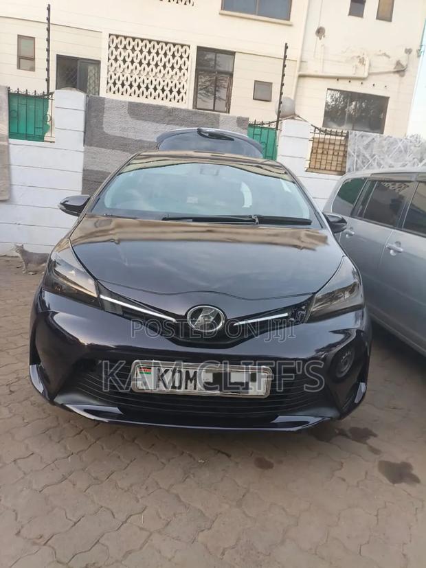 Toyota Vitz 2016 Burgundy