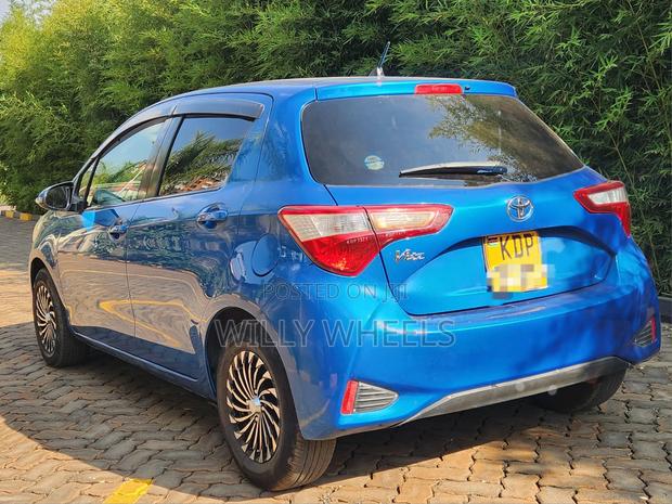 Toyota Vitz 1.0 FWD 5dr 2017 Blue