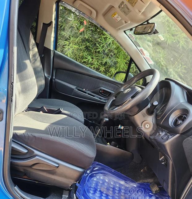 Toyota Vitz 1.0 FWD 5dr 2017 Blue