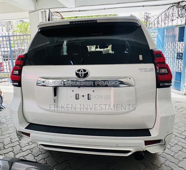 Toyota Land Cruiser Prado 2.8 2021 White