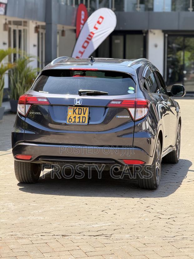 Honda Vezel 1.5 Hybrid 4WD 2018 Gray