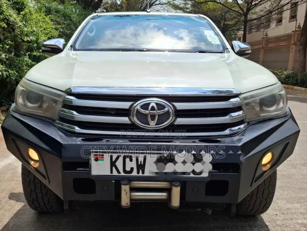 Toyota Hilux 2016 White