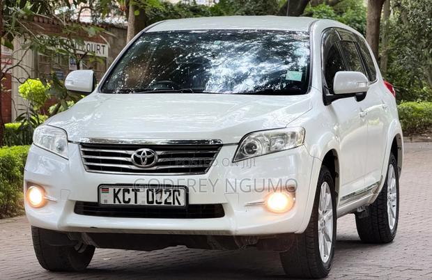 Toyota Vanguard 2012 White