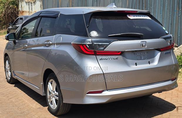 Honda Shuttle 1.5 Hybrid 2WD 2020 Silver