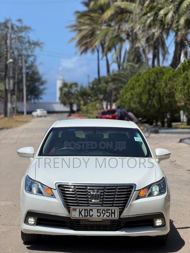Toyota Crown 2014 White