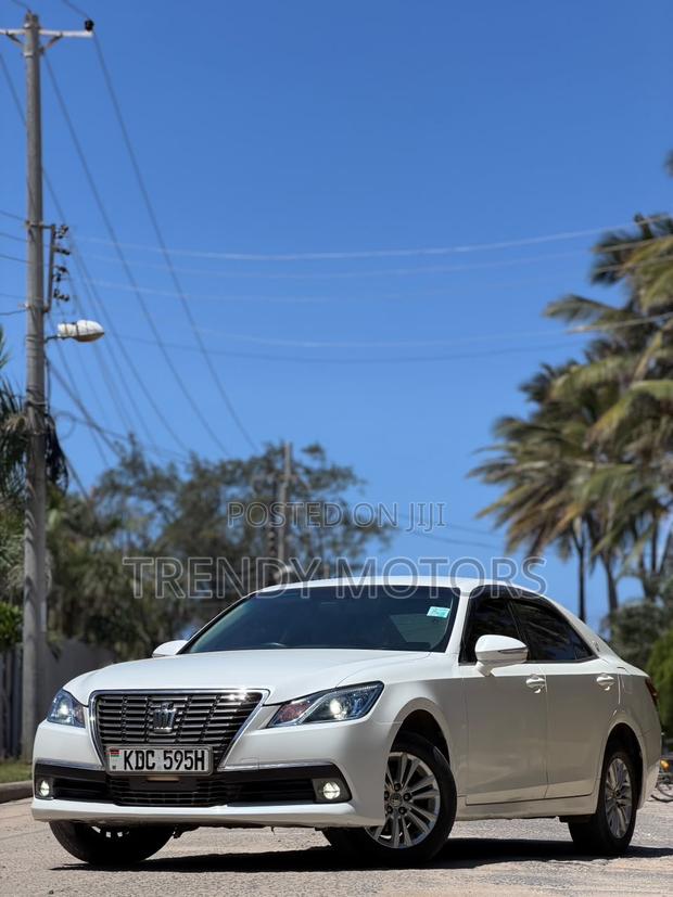 Toyota Crown 2014 White