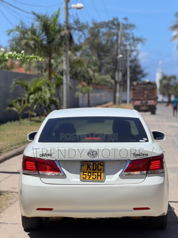Toyota Crown 2014 White