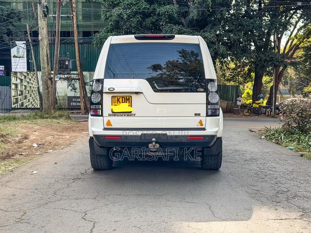Land Rover Discovery 2014 White
