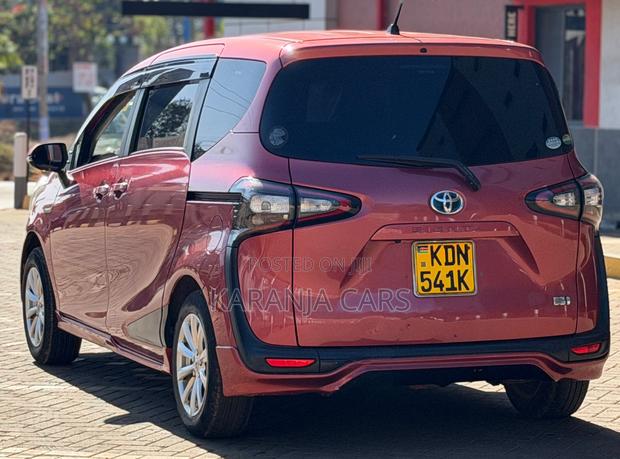 Toyota Sienta 1.5 Hybrid FWD (6-seater) 2017