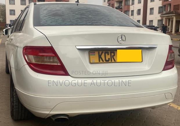Mercedes-Benz C200 2011 Pearl