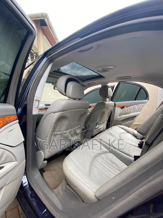 Mercedes-Benz E200 2009 Blue