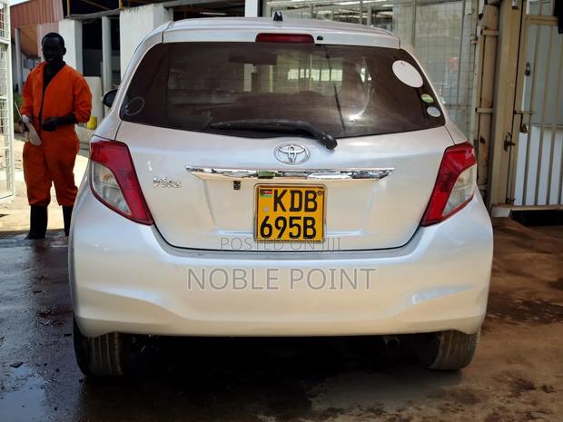 Toyota Vitz 2013 Silver