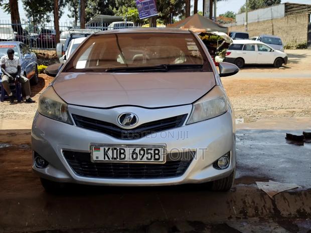 Toyota Vitz 2013 Silver