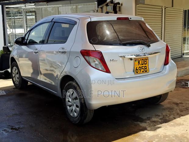 Toyota Vitz 2013 Silver