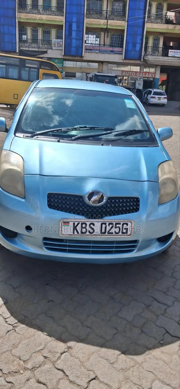 Toyota Vitz 2005 Blue