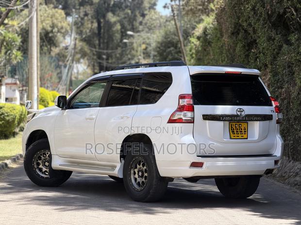 Toyota Land Cruiser Prado 2.7 i 2011 White