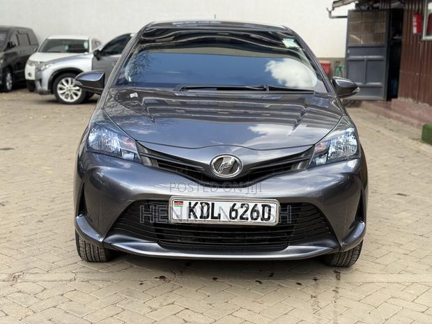 Toyota Vitz 2015 Gray