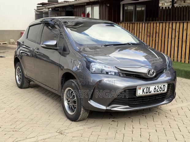 Toyota Vitz 2015 Gray