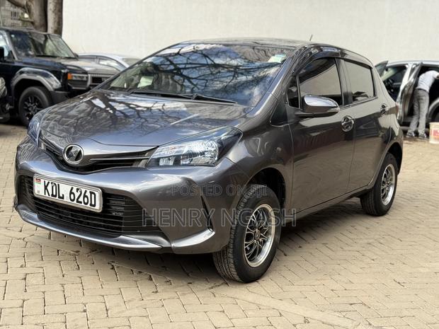 Toyota Vitz 2015 Gray