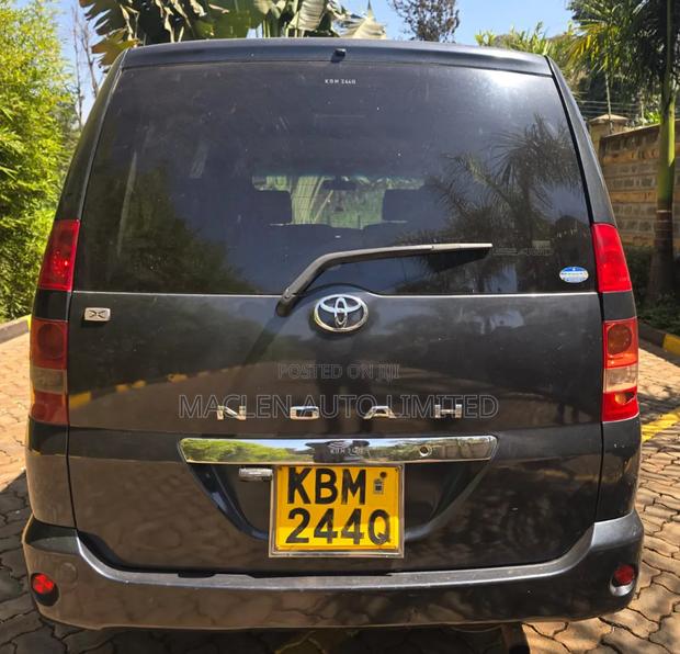 Toyota Noah 2003 Black