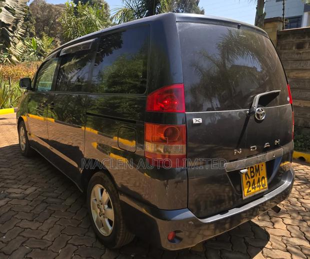 Toyota Noah 2003 Black