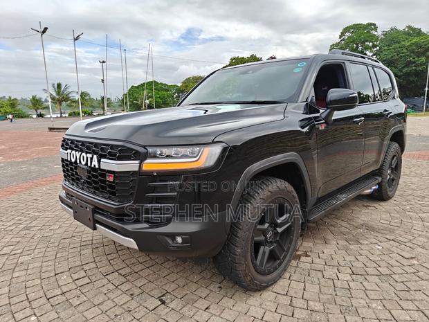 Toyota Land Cruiser LC300 2024