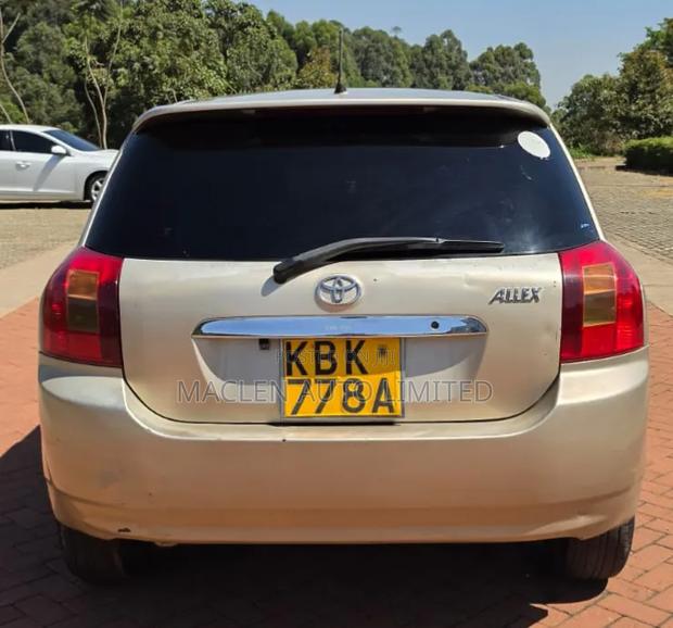 Toyota Corolla RunX 2005 Gold
