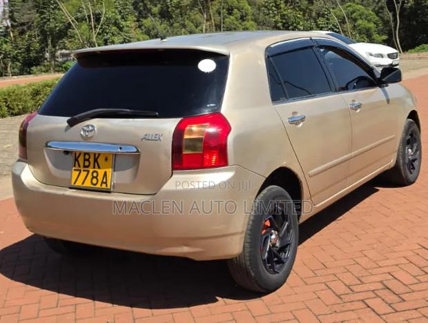 Toyota Corolla RunX 2005 Gold