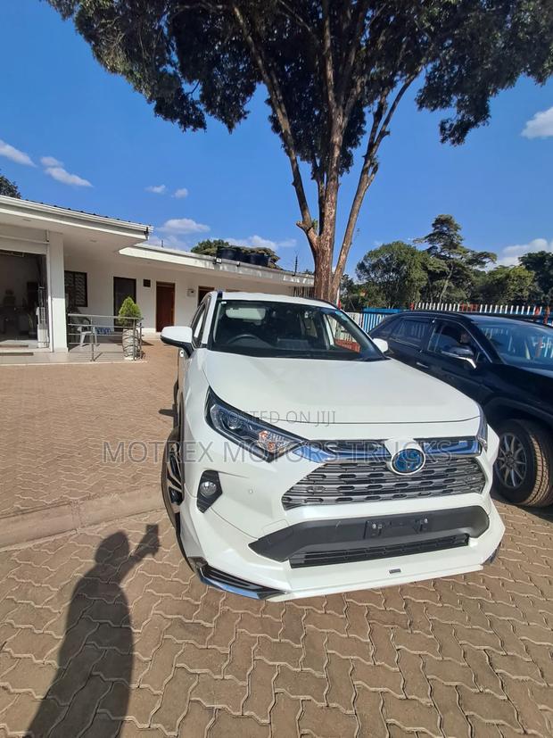 Toyota RAV4 LE AWD 2019 White