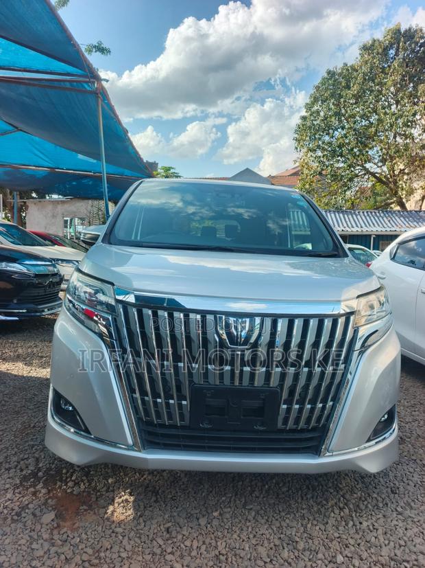Toyota Esquire 2.0 FWD (8 seater) 2019 Silver