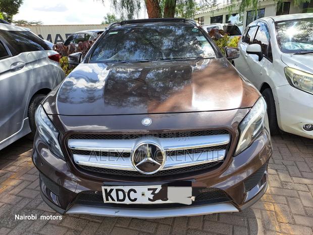 Mercedes-Benz GLA-Class 2015 Brown