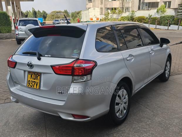 Toyota Corolla Fielder 1.5 Hybrid FWD 2017 Silver