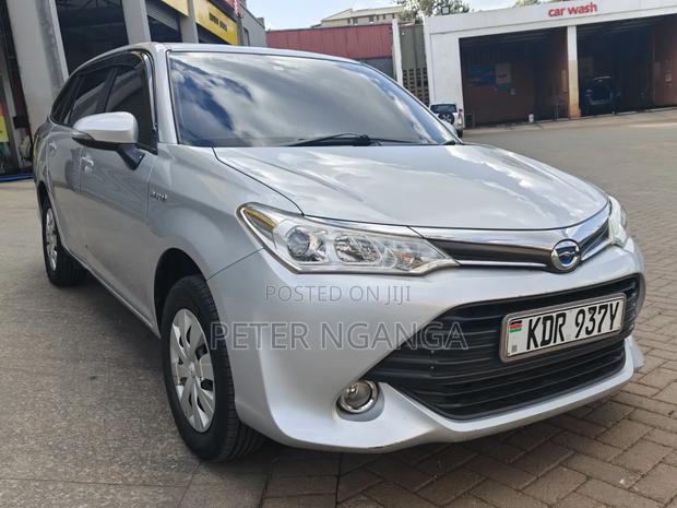 Toyota Corolla Fielder 1.5 Hybrid FWD 2017 Silver