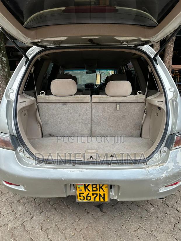 Toyota Gaia 2004 Silver