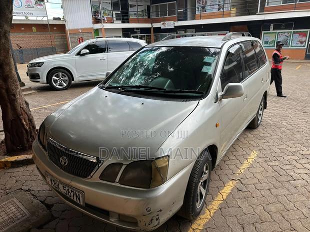Toyota Gaia 2004 Silver