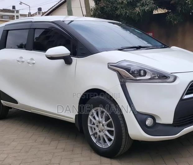 Toyota Sienta 2017 White