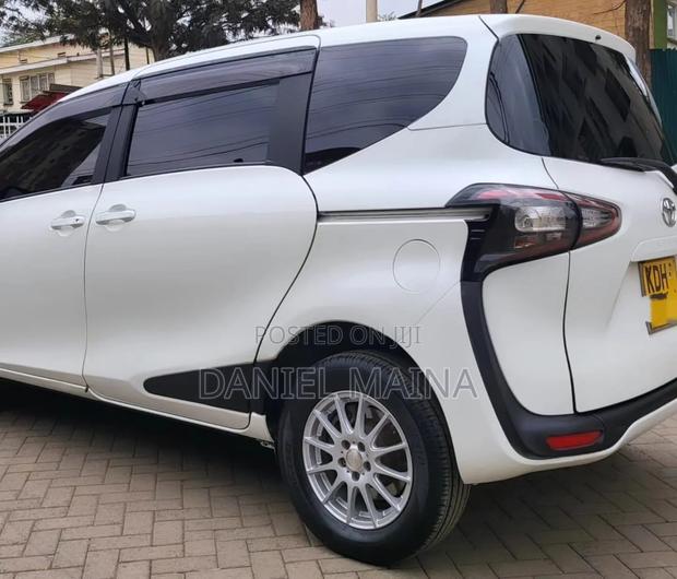 Toyota Sienta 2017 White
