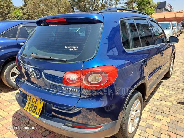 Volkswagen Tiguan 2009 Blue
