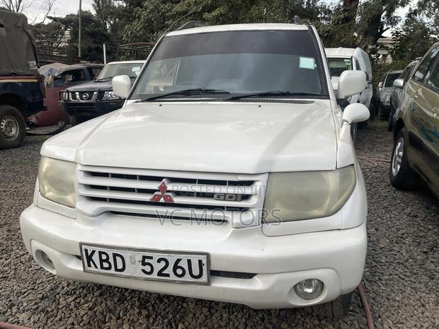 Mitsubishi Pajero IO 2004