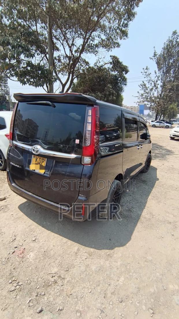 Toyota Esquire 2018 Black