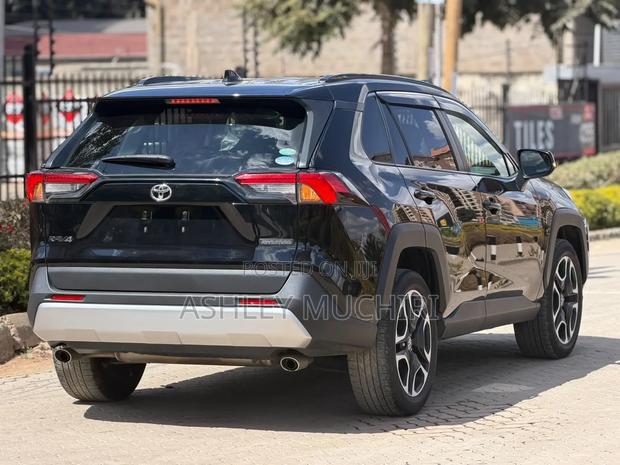 Toyota RAV4 2019 Blue