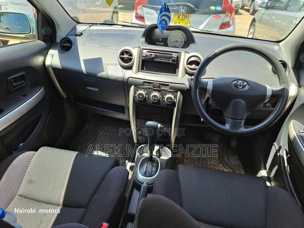 Toyota IST 2003 Silver