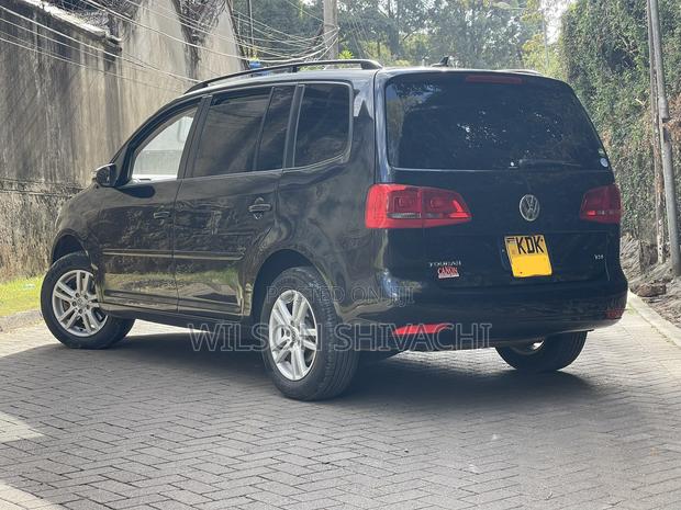 Volkswagen Touran 2015 Black