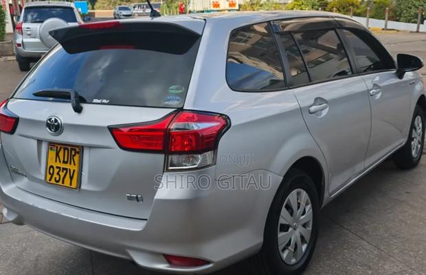 Toyota Corolla Fielder 2017 Silver
