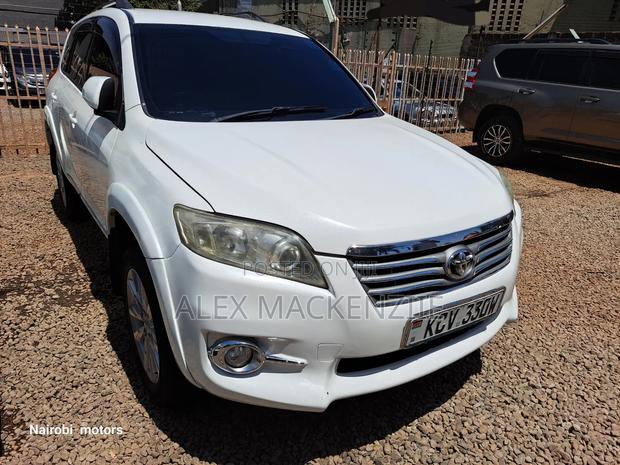 Toyota Vanguard 2012 White