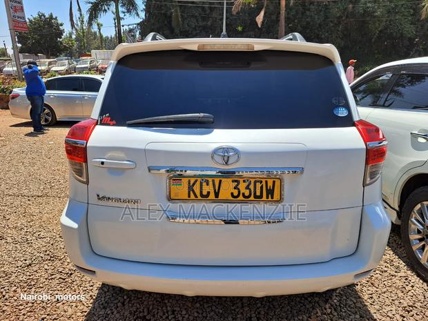 Toyota Vanguard 2012 White