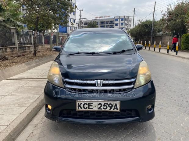 Toyota ISIS 2008 Blue
