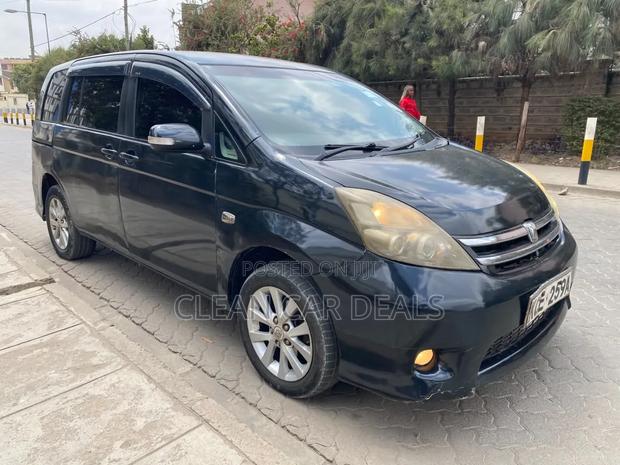 Toyota ISIS 2008 Blue