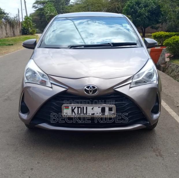 Toyota Vitz 2018 Gold
